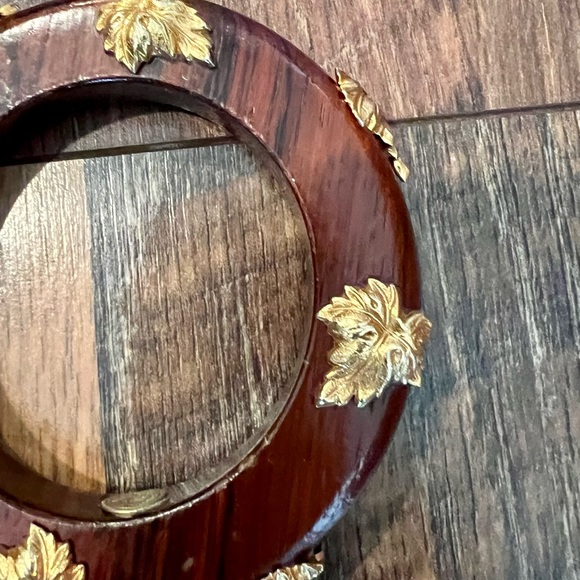 DOMINIQUE AURIENTIS Paris Vintage Wood Bangle with Leaf Motif - Picture 10 of 11